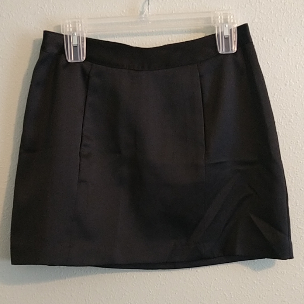 Black mini skirt with pockets